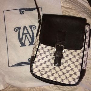 SOLD EUC Wan Lima small crossbody purse. Carried 3x